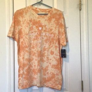 Lucky brand tee in 100% cotton.